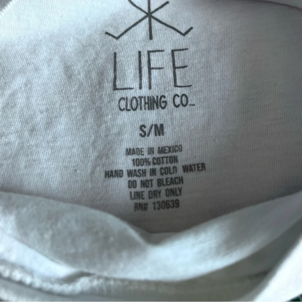 White T-shirt- barely worn- good condition - Picture 2 of 2